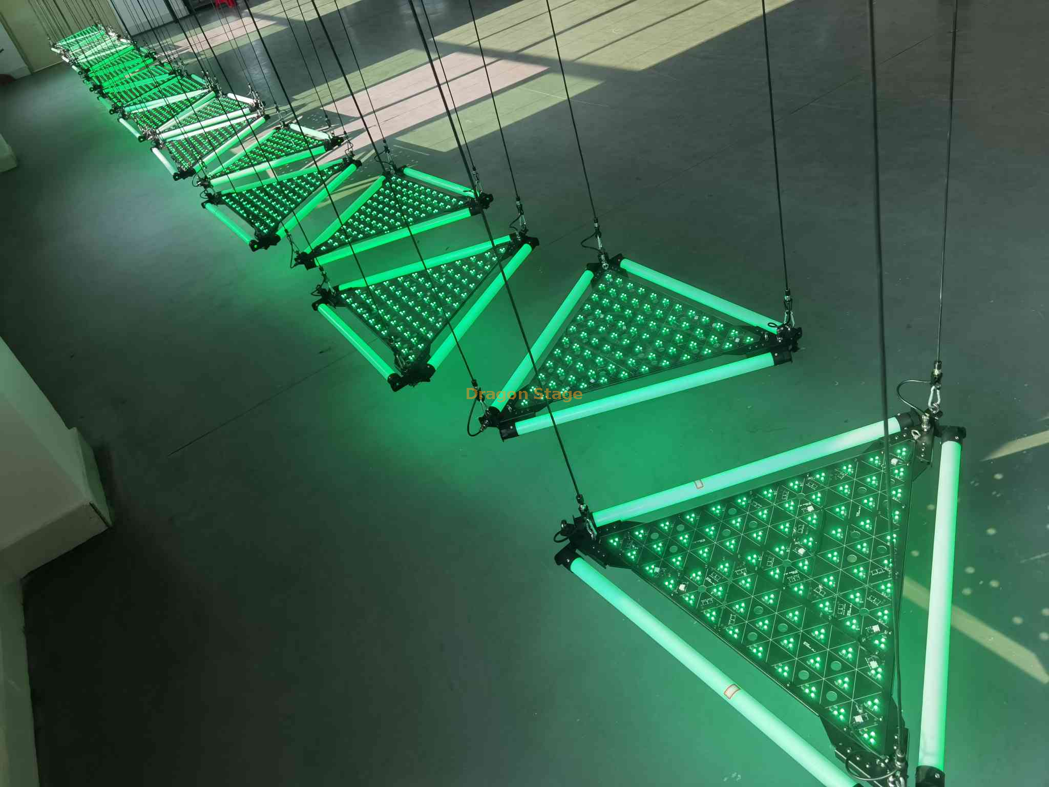 Triangular Screen Lifting LED Lamp Tube From China Manufacturer triangular-screen-lifting-led-lamp-tube-from-china-manufacturer